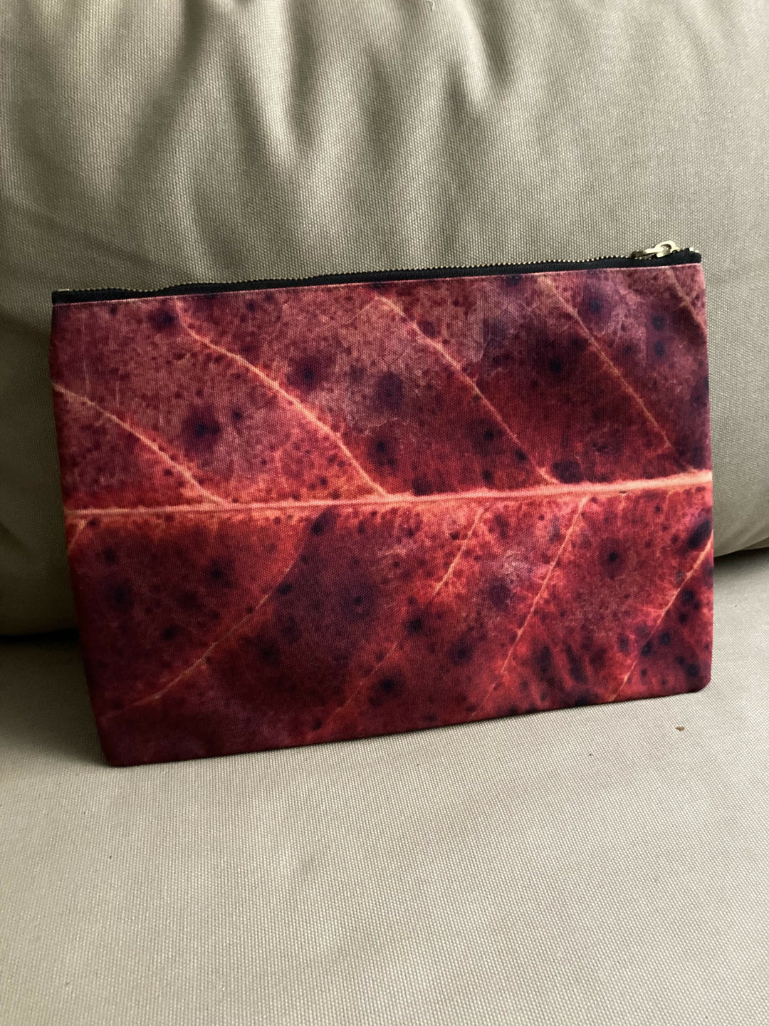 Large Pouch Almond Leaf