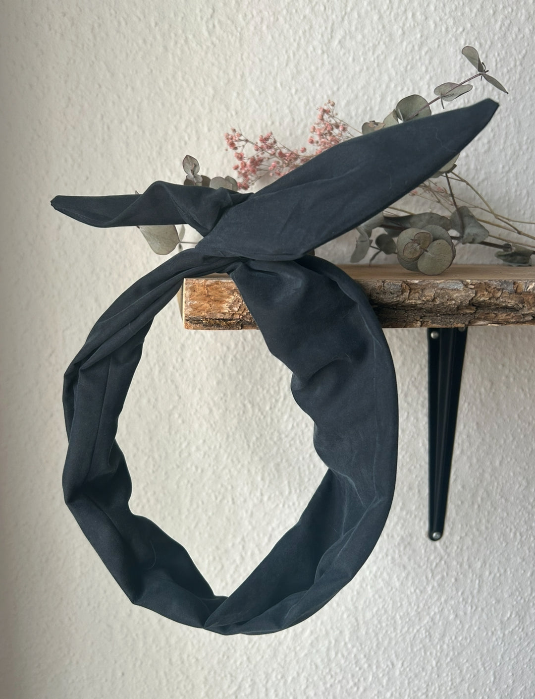 Small black wireheadband