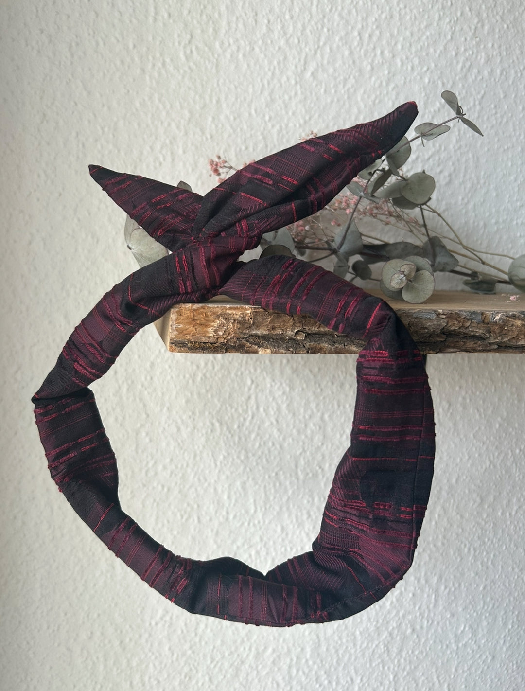 Small bordeaux and black wireheadband