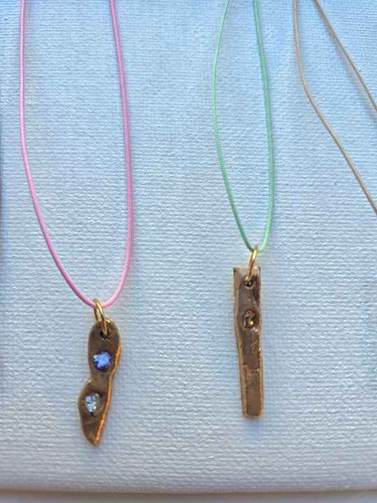 Vedhæng i bronze med swarovski sten