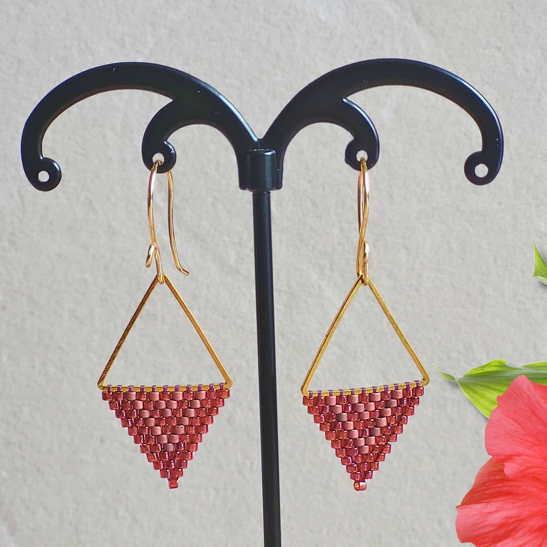 Trekant øreringe – Elegante, håndlavet design med Miyuki-perler