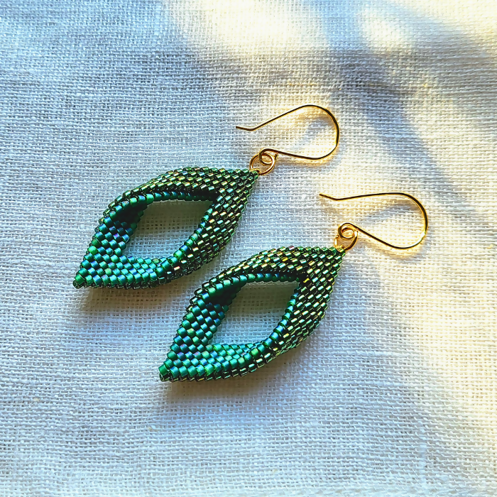 Luna øreringe – Elegant håndlavet design med et mix af perler