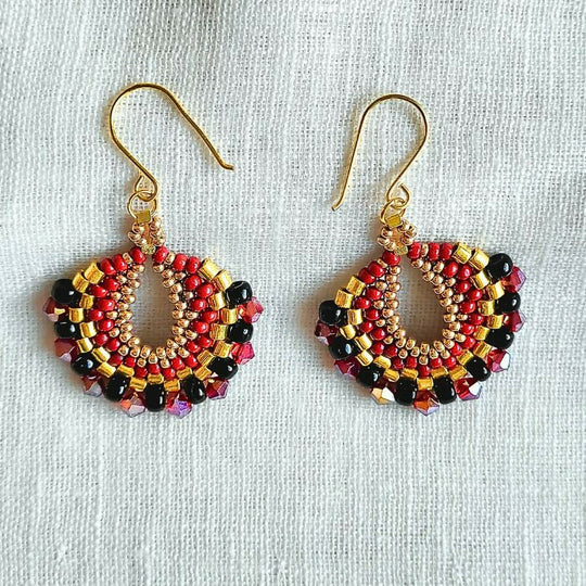 Luna øreringe – Elegant håndlavet design med et mix af perler