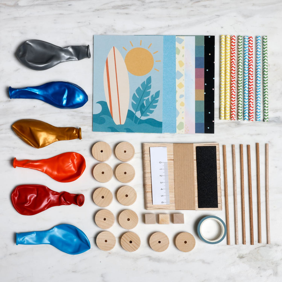 Materialer til “Byg selv ballonbil” fra FabiBoks’ adventskalender til børn – naturmaterialer og sjov fysikleg for børn