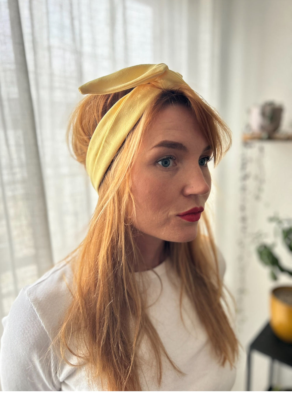 Small yellow wireheadband