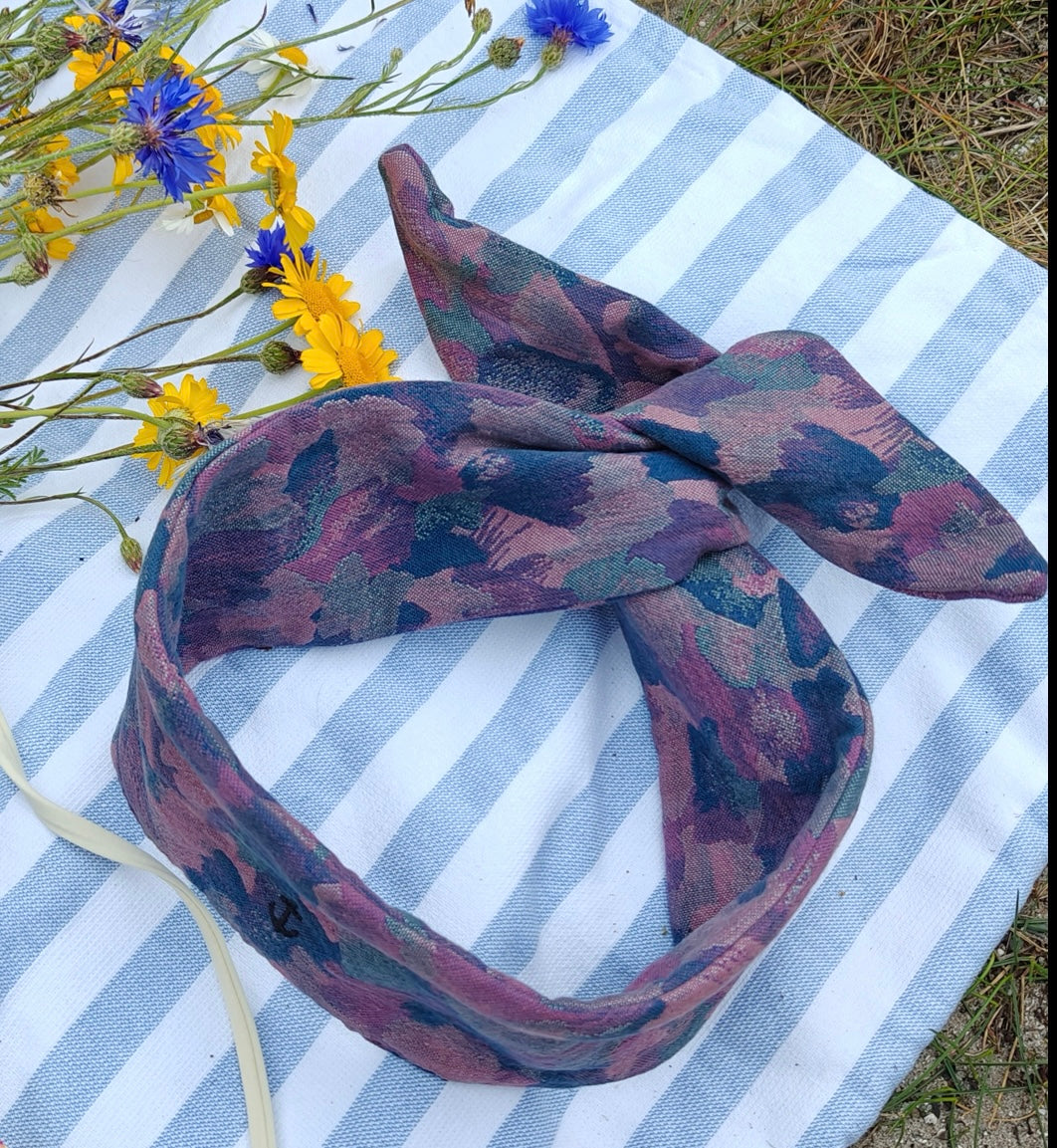 Small patterned wireheadband