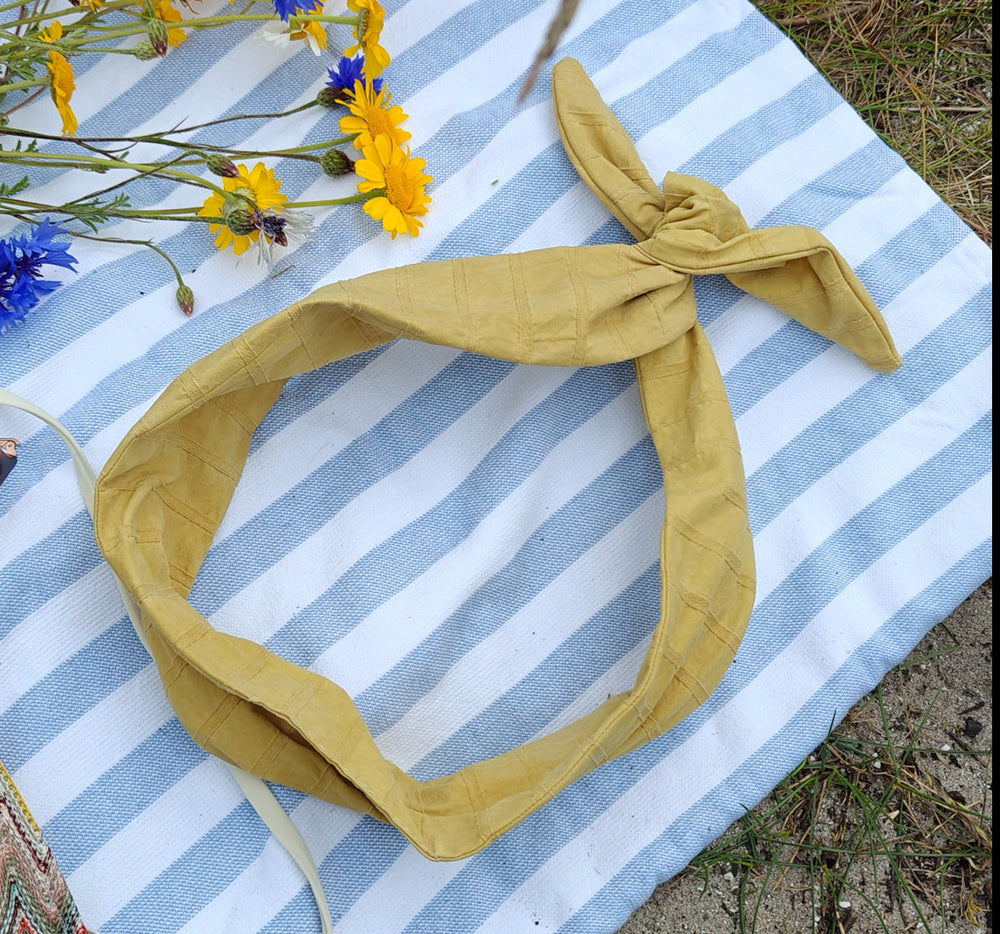 Small yellow wireheadband