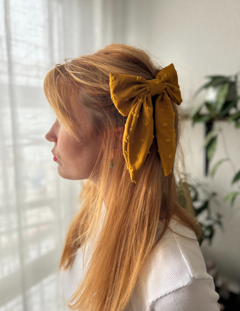 Yellow bow with hairclip