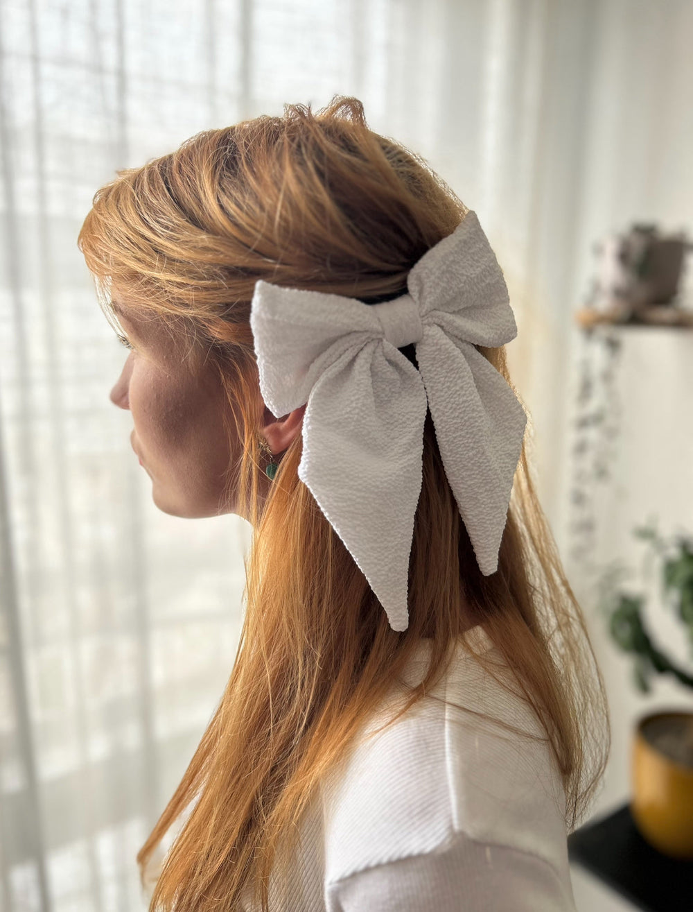 White bow with hairclip