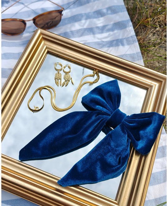 Turquoise bow with hairclip