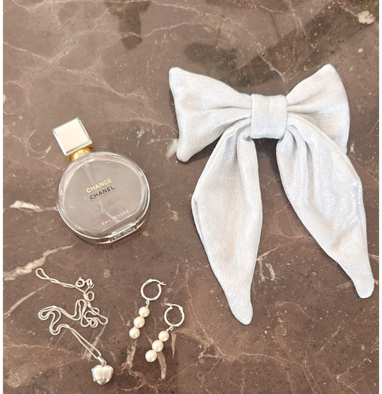 Silver bow with hairclip