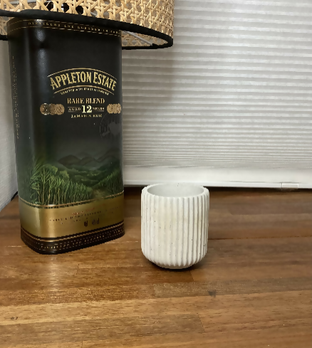 Pot with stripes