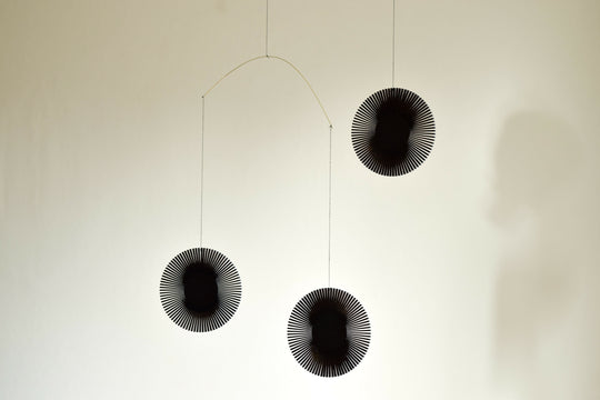 Aurinko Kolme kinetic mobile